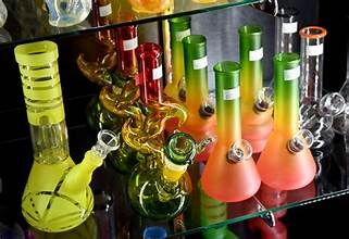 The Ultimate Guide to Glass Bongs: Everything You Need to Know